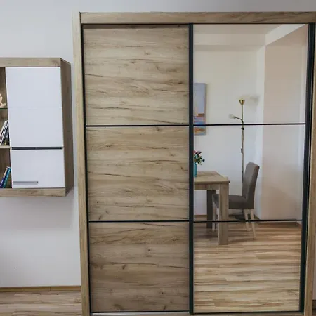 Riverview Apartment Ni